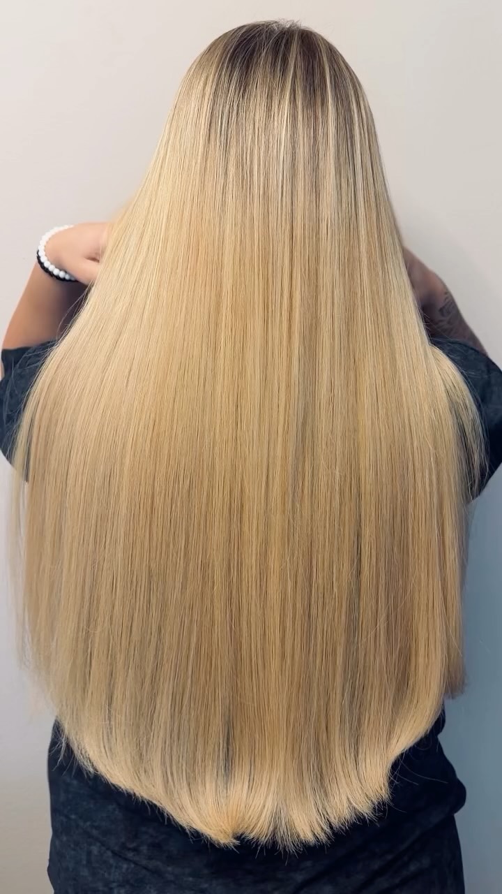 Lange blonde Locken mit voller Länge und seidigem Glanz